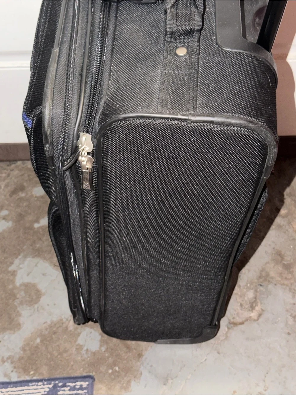 Atlantic Suitcase Luggage Travel Bag With Handle Good Condition Used Pre Owned A